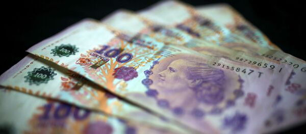 Billetes de 100 pesos argentinos Billetes de 100 pesos argentinos - Sputnik Mundo