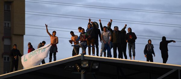 Internados de un CIE - Sputnik Mundo