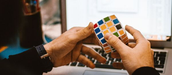 Distracción en el trabajo - Sputnik Mundo