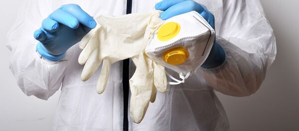 Un doctor protegido frente al coronavirus - Sputnik Mundo