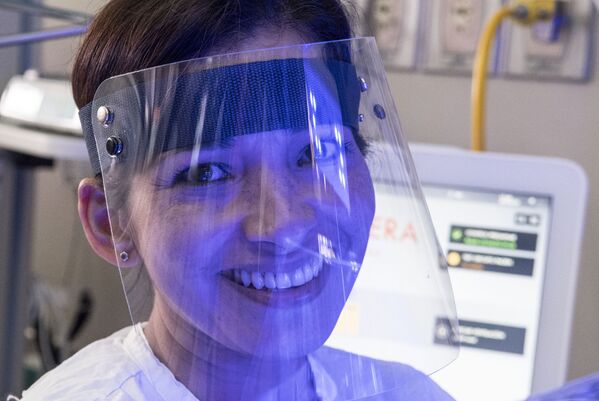 A nurse wears a face shield at the Neonatology unit of the Mexico Hospital in San Jose - Sputnik Mundo