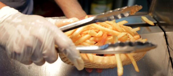 Papas fritas (imagen referencial) - Sputnik Mundo