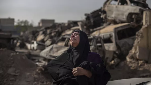 Una vecina de Mosul en 2017 - Sputnik Mundo