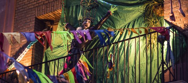 El grupo artísitico con.fin.ARTE durante una de sus interpretaciones en Madrid - Sputnik Mundo