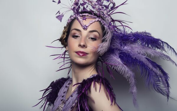 Ester G. Callejón además de bailarina profesional es actriz, pintora y escritora - Sputnik Mundo