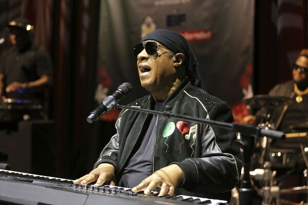 El 'rey del soul' Stevie Wonder cumple 70 años - Sputnik Mundo