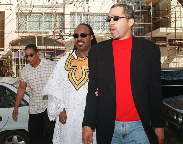 El 'rey del soul' Stevie Wonder cumple 70 años - Sputnik Mundo