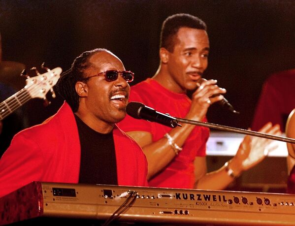 El 'rey del soul' Stevie Wonder cumple 70 años - Sputnik Mundo