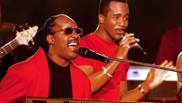 El 'rey del soul' Stevie Wonder cumple 70 años - Sputnik Mundo