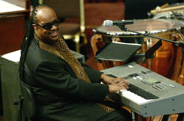 El 'rey del soul' Stevie Wonder cumple 70 años - Sputnik Mundo