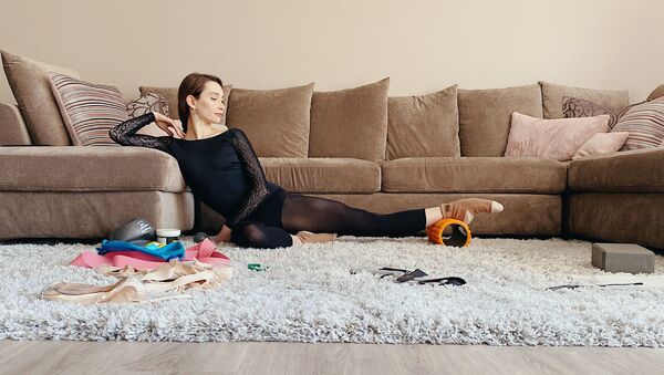 La bailarina Anna Ol, fotografiada por Darián Vólkova - Sputnik Mundo