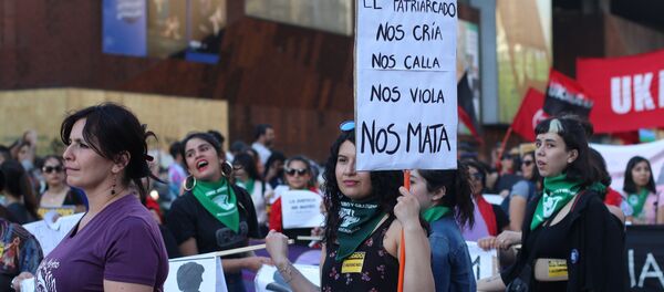 Protesta contra violencia de género en Chile - Sputnik Mundo