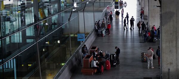 Vista de la puerta de la Terminal 4 del aeropuerto de Madrid-Barajas Adolfo Suárez - Sputnik Mundo