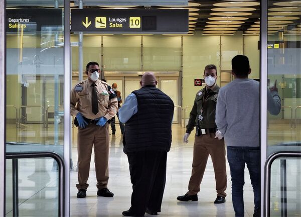 Entrar y salir de Madrid por aire, una odisea sin medidas de seguridad   - Sputnik Mundo