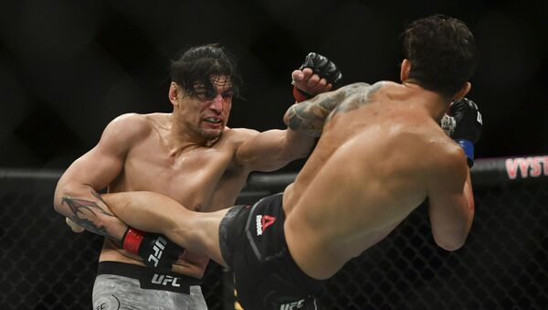 Lucha entre Gabriel Benítez y Omar Morales - Sputnik Mundo