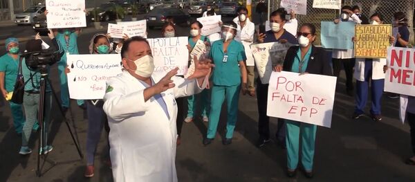Los médicos peruanos protestan por la falta de equipos médicos - Sputnik Mundo