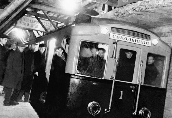 El más bello y preciso del mundo: el metro de Moscú cumple 85 años - Sputnik Mundo