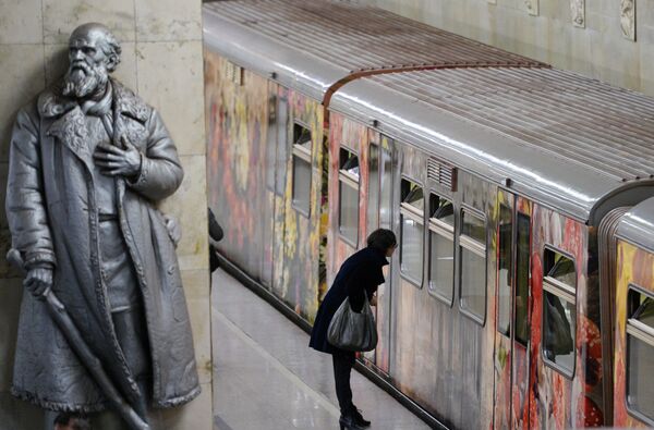 El más bello y preciso del mundo: el metro de Moscú cumple 85 años - Sputnik Mundo