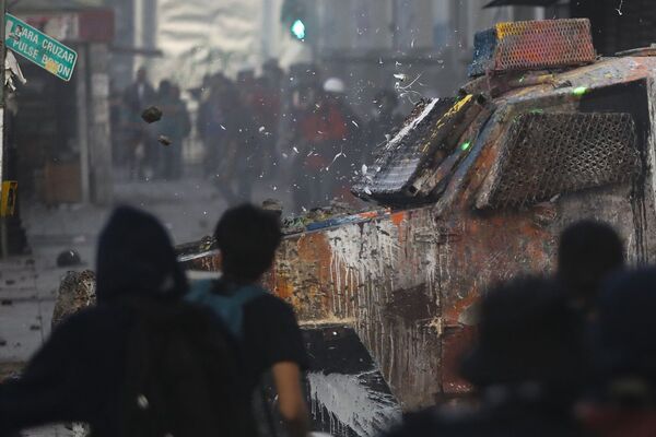 La inversión antiprotesta de Chile supera los 15 millones de dólares en plena pandemia - Sputnik Mundo