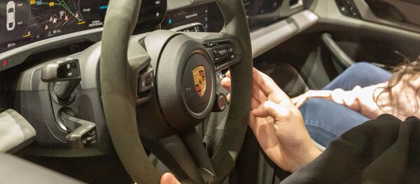 El volante de un Porsche  - Sputnik Mundo