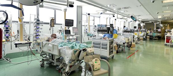 Un hospital en Bergamo, Italia - Sputnik Mundo