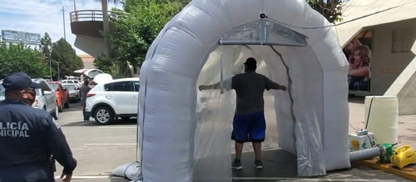 Los túneles de desinfección para frenar la propagación del coronavirus en México - Sputnik Mundo