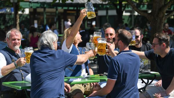 Múnich reabre sus cervecerías al aire libre Múnich reabre sus cervecerías al aire libre - Sputnik Mundo