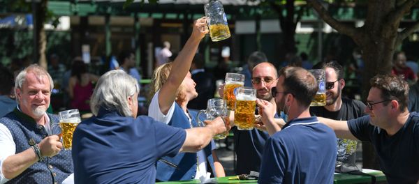 Múnich reabre sus cervecerías al aire libre Múnich reabre sus cervecerías al aire libre - Sputnik Mundo