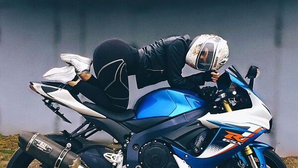 Angelina, aficionada al motociclismo  - Sputnik Mundo
