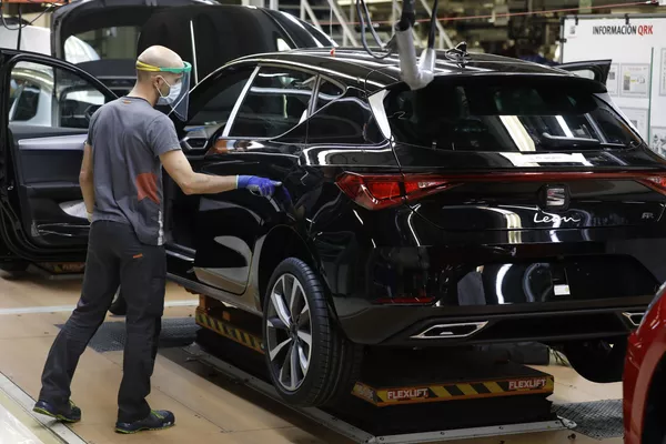Un viaje a las entrañas de Seat: ¿Cómo se reactiva la fábrica de coches más grande de España? Un viaje a las entrañas de Seat: ¿Cómo se reactiva la fábrica de coches más grande de España? - Sputnik Mundo