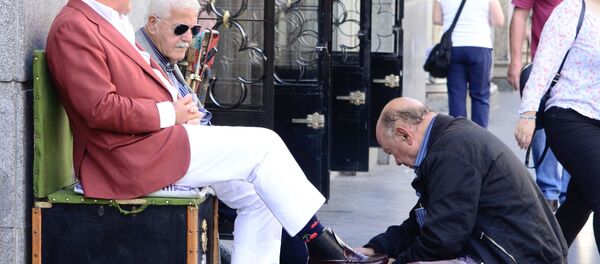 Limpiabotas en el centro de Madrid  - Sputnik Mundo