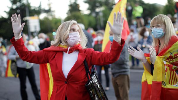 Más de la mitad de los españoles abogan por alargar las medidas de confinamiento dictadas por el Gobierno para contener la epidemia de COVID-19 pese a que el país se encuentra ya en fase de desescalada, según refleja un barómetro publicado por el Centro de Investigaciones Sociológicas (CIS). - Sputnik Mundo