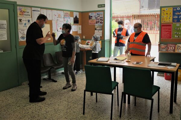 Cien kilos de comida al mes: la parroquia de Madrid que ayuda a decenas de familias - Sputnik Mundo