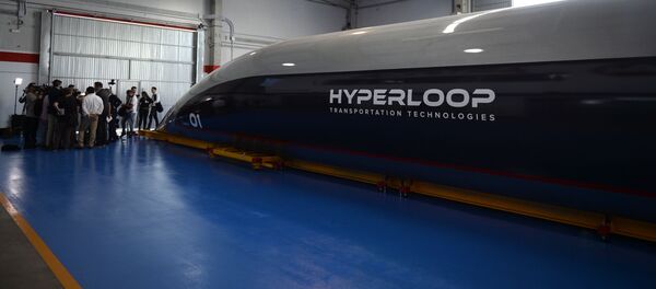 Una cápsula Hyperloop de pasajeros a gran escala es presentada por Hyperloop Transportation Technologies en Cádiz en 2018  - Sputnik Mundo