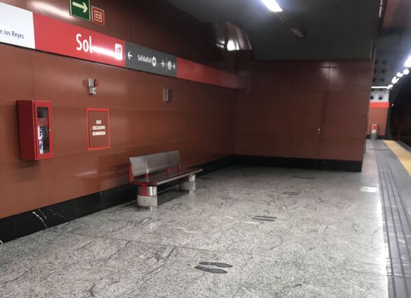 La 'nueva normalidad' llega al metro de Madrid | Fotos - Sputnik Mundo