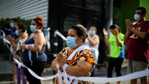 Gente con mascarillas durante el brote de coronavirus en El Salvador - Sputnik Mundo