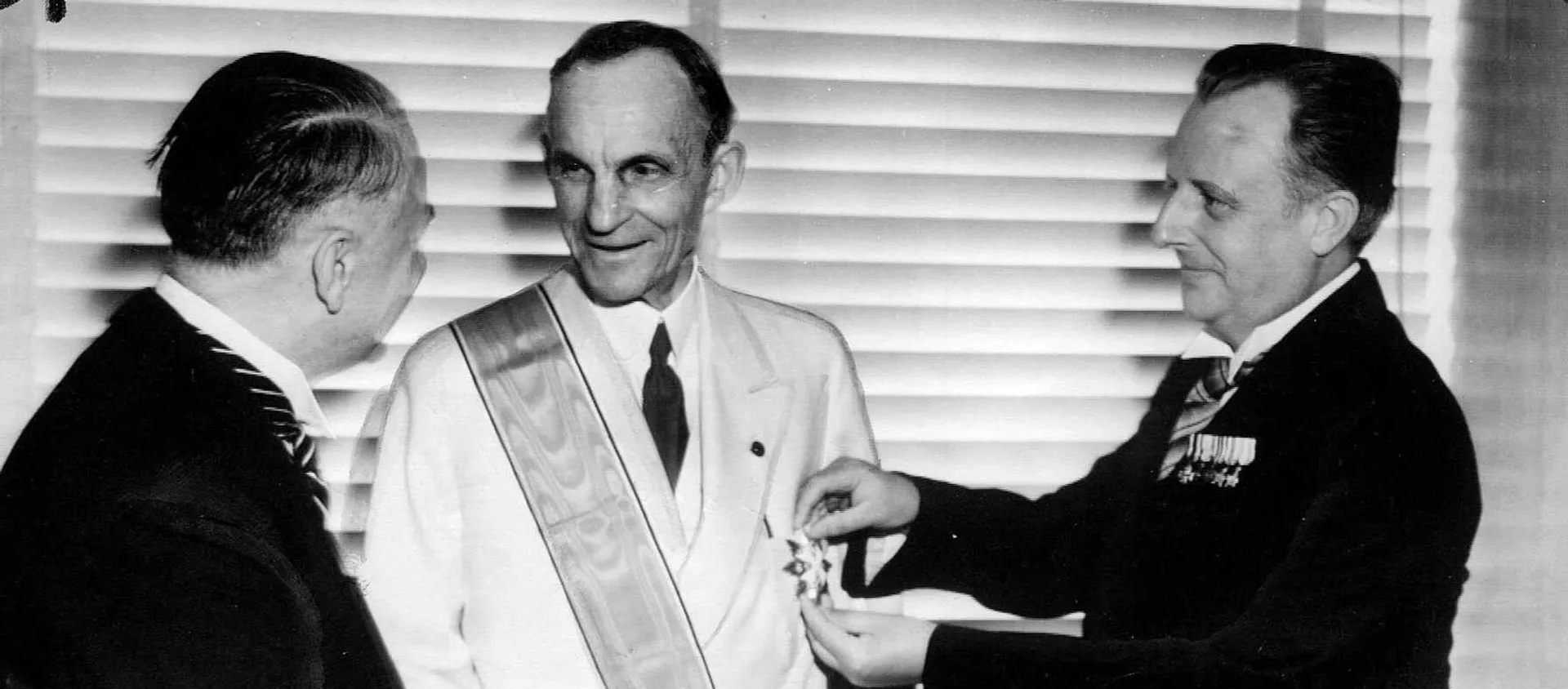 Henry Ford recibe la Gran Cruz del Águila Alemana Henry Ford recibe la Gran Cruz del Águila Alemana - Sputnik Mundo, 1920, 21.05.2020