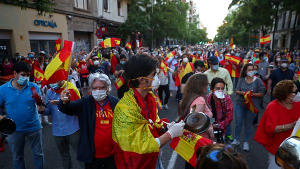 Protestas en España durante el brote de coronavirus Protestas en España durante el brote de coronavirus - Sputnik Mundo
