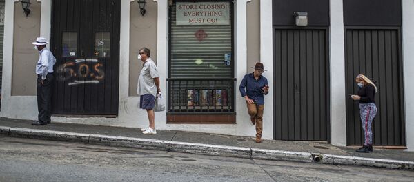 Una cola en una tienda de Puerto Rico - Sputnik Mundo