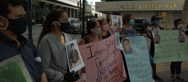 Los ecuatorianos cuyos familiares fallecieron de COVID-19 exigen que sus cuerpos sean devueltos - Sputnik Mundo