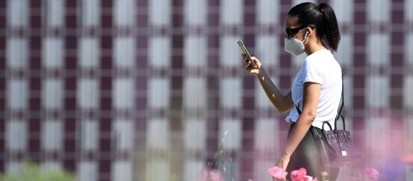 Una mujer con mascarilla Una mujer con mascarilla - Sputnik Mundo
