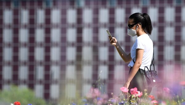 Una mujer con mascarilla Una mujer con mascarilla - Sputnik Mundo