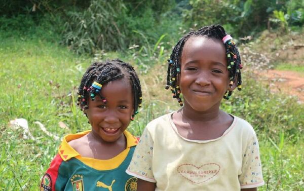 Niños de la comunidad de pigmeos Niños de la comunidad de pigmeos - Sputnik Mundo