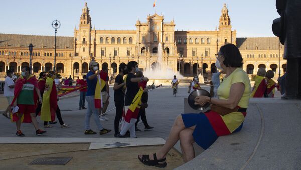 Cacerolada contra el Gobierno en Sevilla - Sputnik Mundo