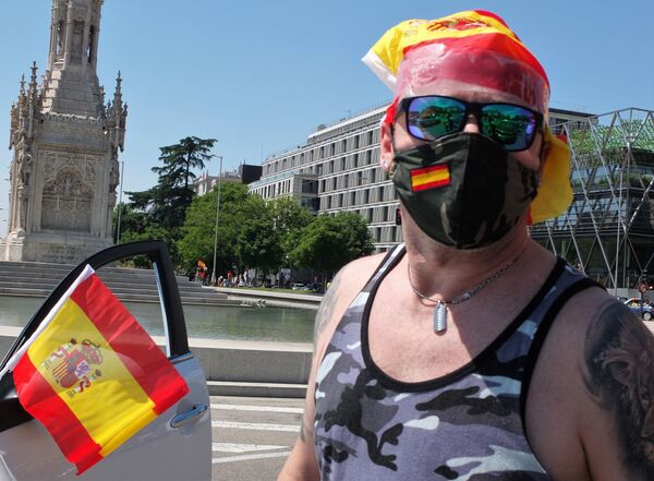 De las cacerolas a los pitidos: las protestas en España organizadas por Vox suben al volante De las cacerolas a los pitidos: las protestas en España organizadas por Vox suben al volante - Sputnik Mundo