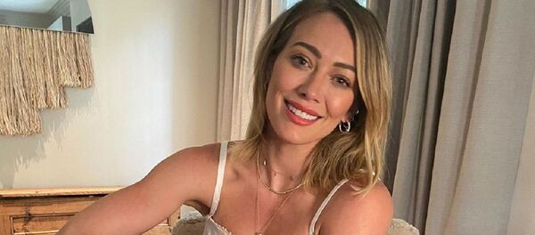 La actriz estadounidense Hilary Duff - Sputnik Mundo