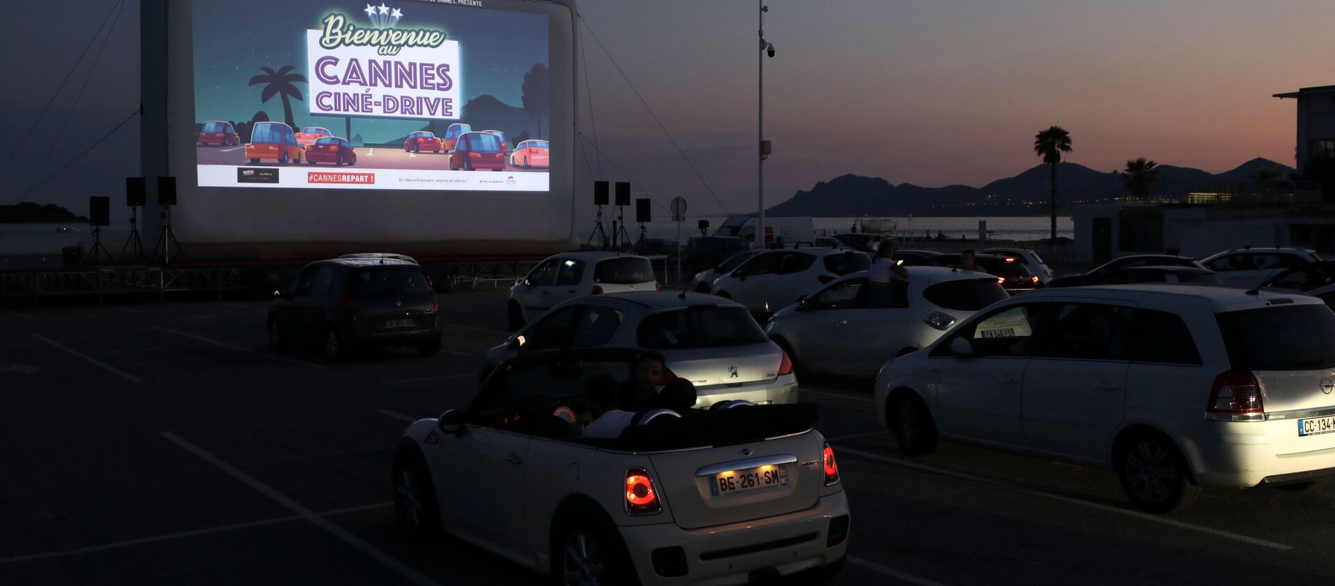 Autocine en Cannes - Sputnik Mundo, 1920, 25.05.2020