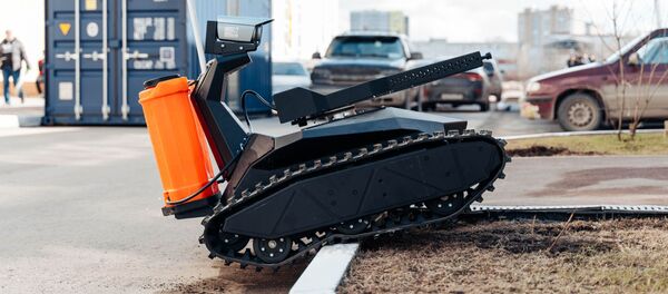 Scorpion, un robot de la compañía rusa Promobot para el combate al coronavirus - Sputnik Mundo