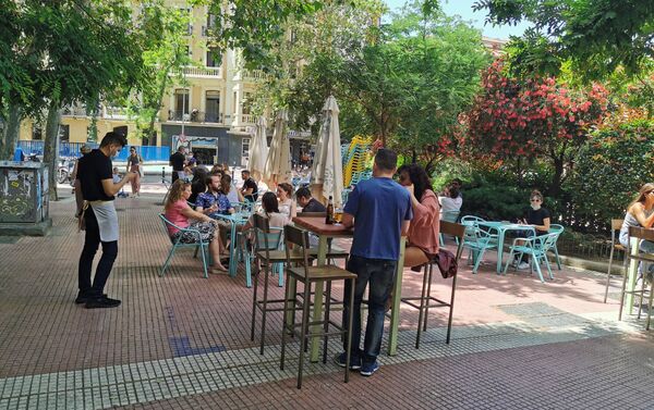 Terraza en la plaza de Olavide (Madrid) - Sputnik Mundo