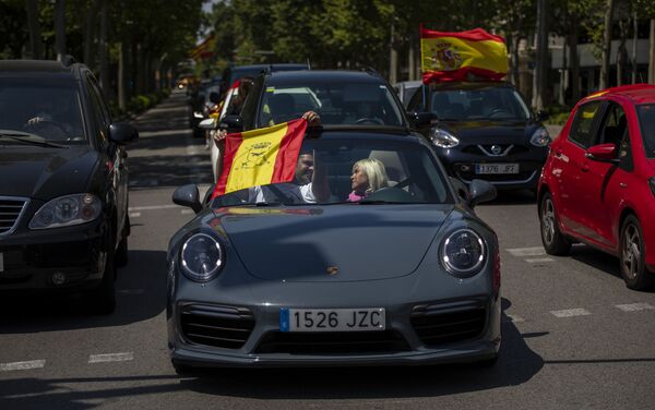 Manifestantes en la protesta de Vox - Sputnik Mundo